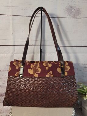 Nefertiti Thanatchaporn Handmade Woven Palm Leaf Shoulder Bag - Madrid Spain